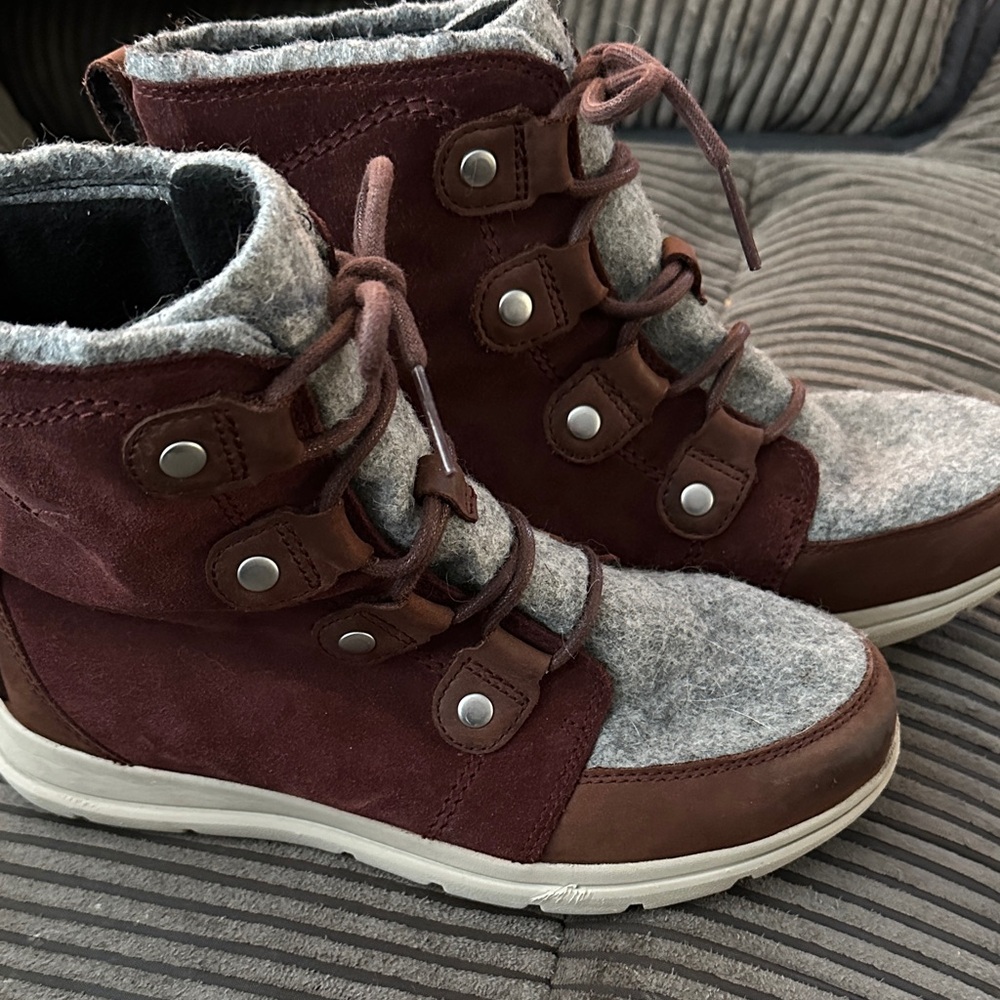 SOREL Women’s Explorer Joan Redwood/Sequoia Waterproof Lace Up Boots Size 9